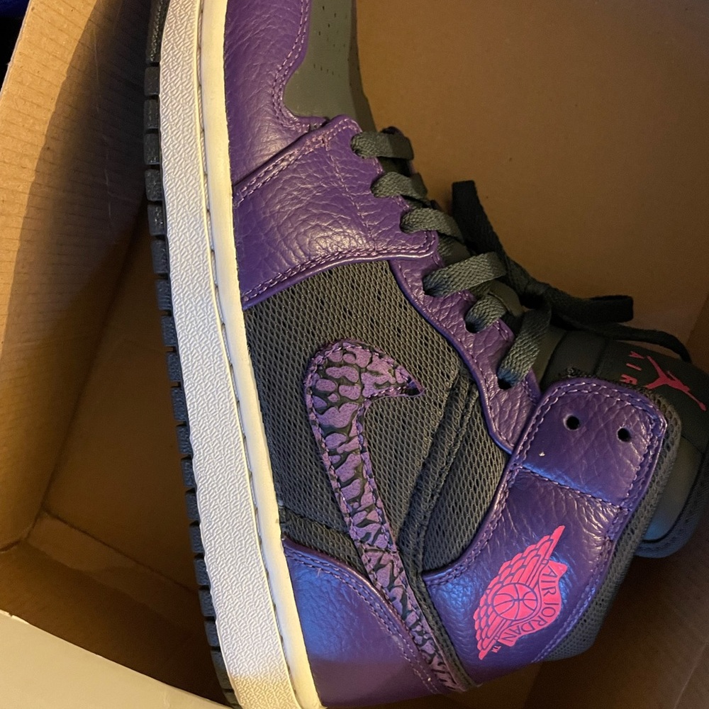 Air Jordan 1 phat mid